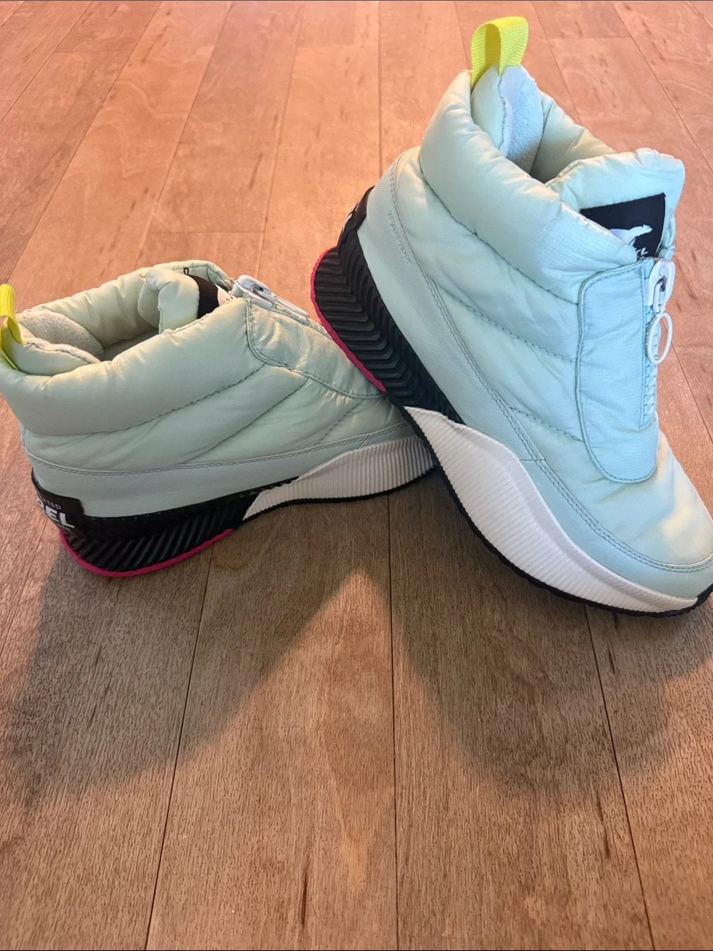 SOREL OUT 'N ABOUT ™ III PUFFY ZIP- MINT Women’s Sz. 8